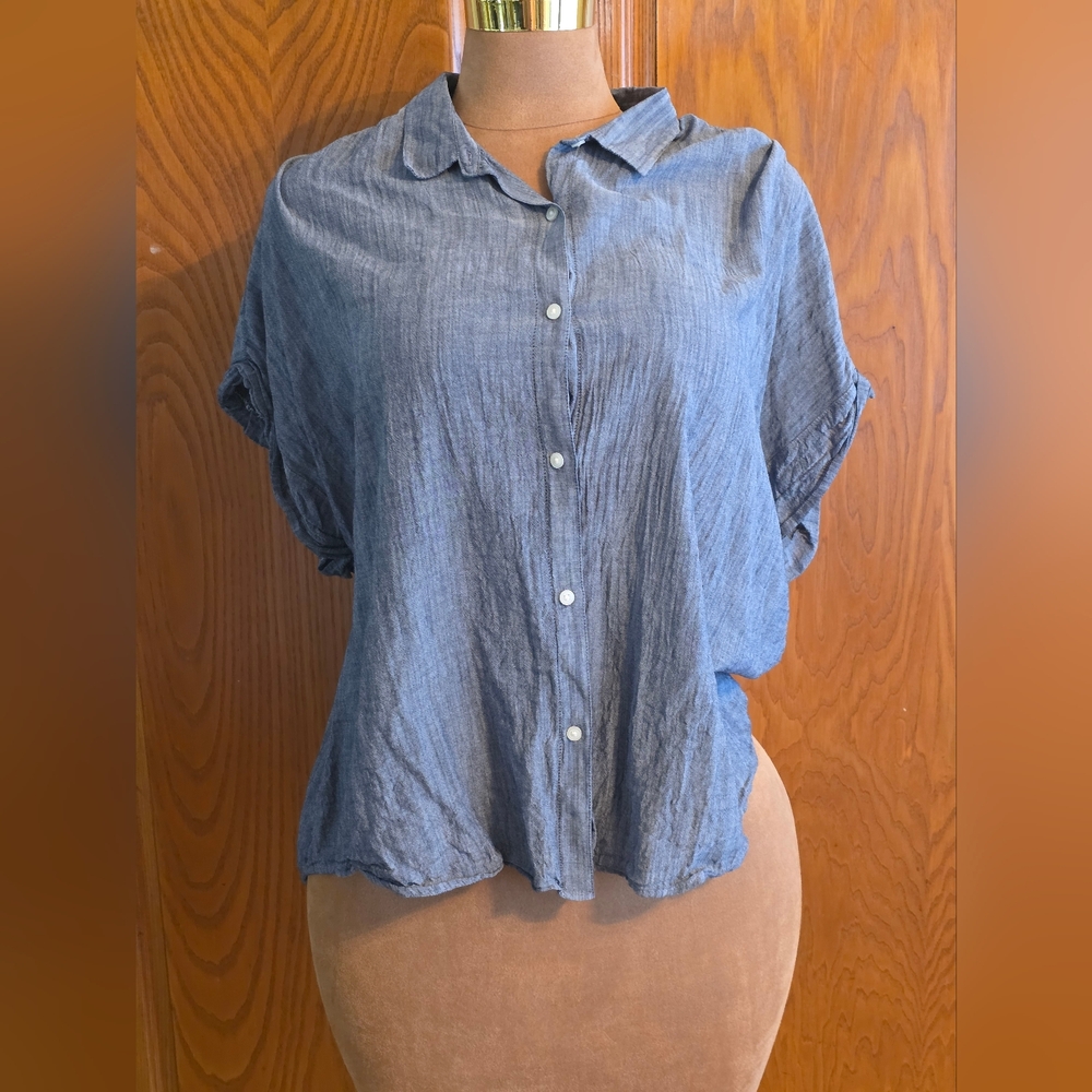 ​GAP Blue Short Sleeve Button-Down Chambray Shirt - Size XXL